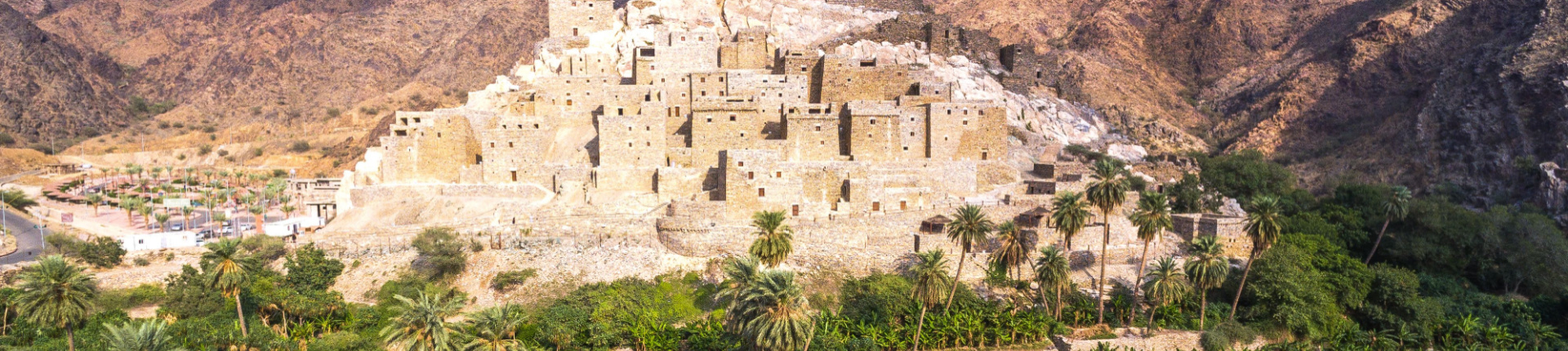 Al-Baha, doğal güzelliklerle ve tarihsel zenginliklerle dolu bir seyahat destinasyonu arayan gezginler için bir cennettir! Eşsiz doğal güzellikleri, tarihi mirasıyla harmanlanan Al-Baha, eski gelenekl...