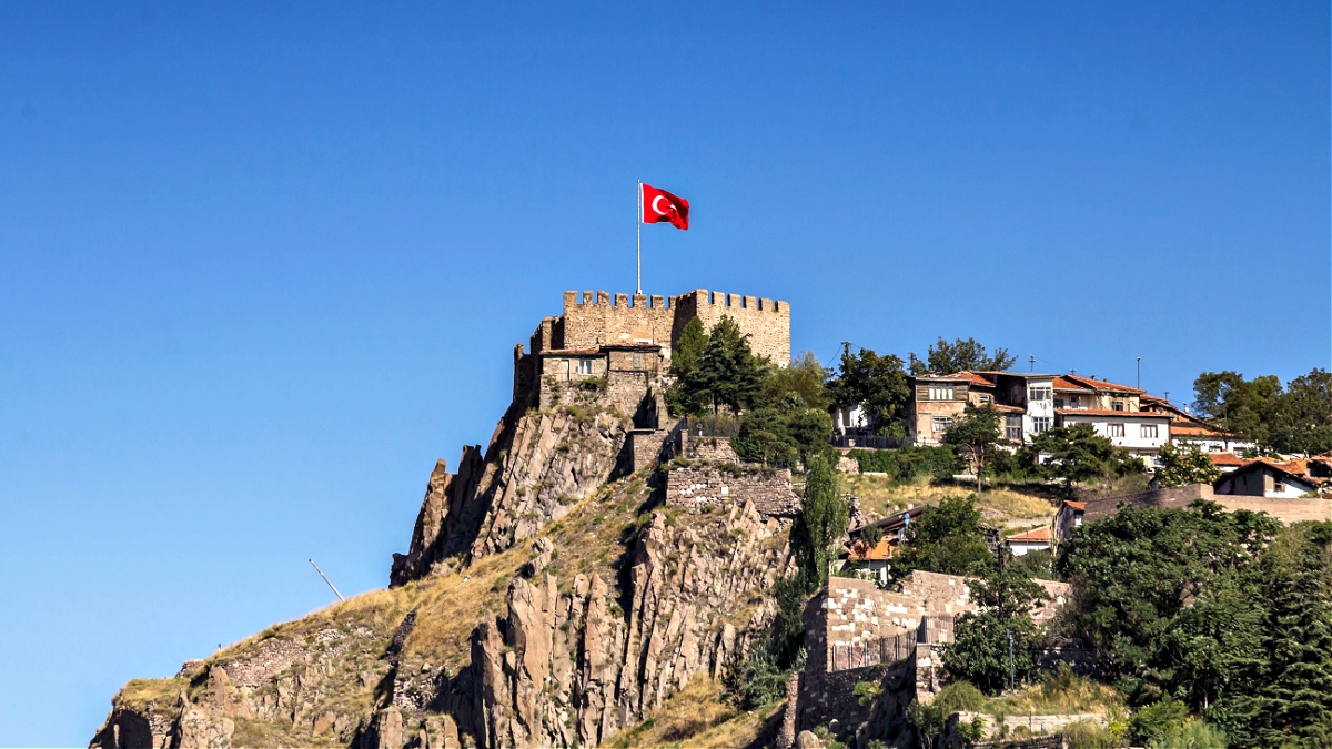 T&uuml;rkiye Cumhuriyeti&rsquo;nin başkenti, ge&ccedil;mişte Midas&rsquo;ın Kenti, bozkırın ortasında bir k&uuml;lt&uuml;r şehri Ankara. T&uuml;rkiye&rsquo;nin bir&ccedil;ok şehri gibi, bir&ccedil;ok....