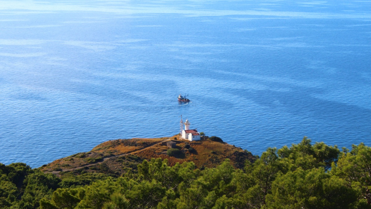 Arsuz, tarih, doğa ve deniz turizmi açısından zengin bir destinasyon. İlçe, sahip olduğu temiz plajları, tarihi dokusu ve doğal güzellikleri ile öne çıkıyor. Tarihi dokusuyla dikkat çeken Arsuz, 6 Şub...