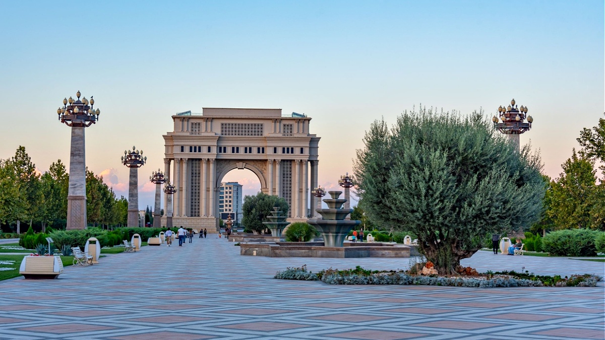 Kafkasya’nın en eski şehirlerinden biri olan Gence, Azerbaycan’ın en büyük ikinci şehri olarak biliniyor. Tarihi yapıları ve zengin kültürel mirası ile dikkat çe...