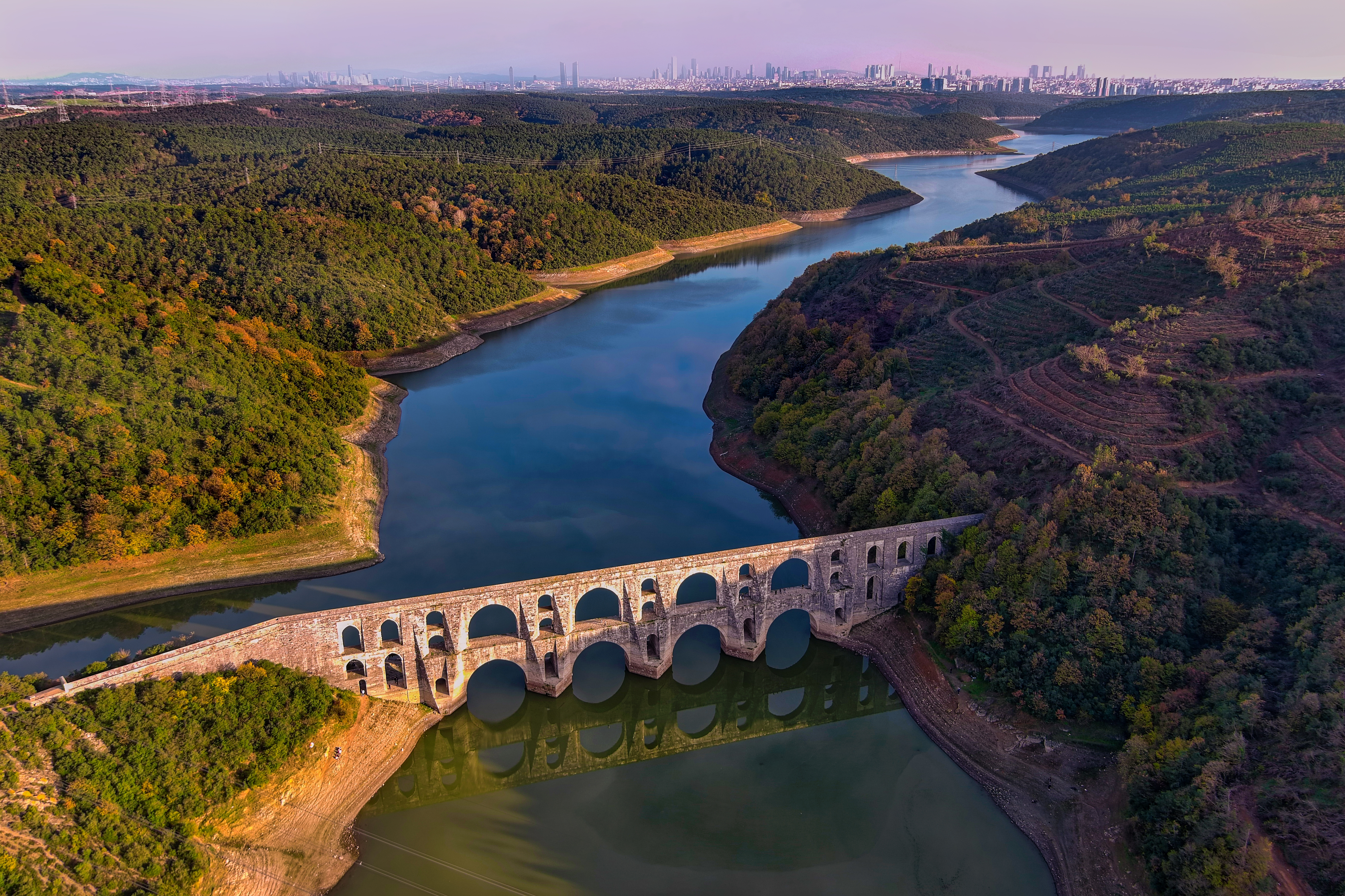 İstanbul’da doğa ile iç içe yerler arayanlara Kemerburgaz Kent Ormanı güzel bir seçenek olacak. Birçok yerleşim yerine yakın bir konumda yer alan Kemerburgaz Ken...
