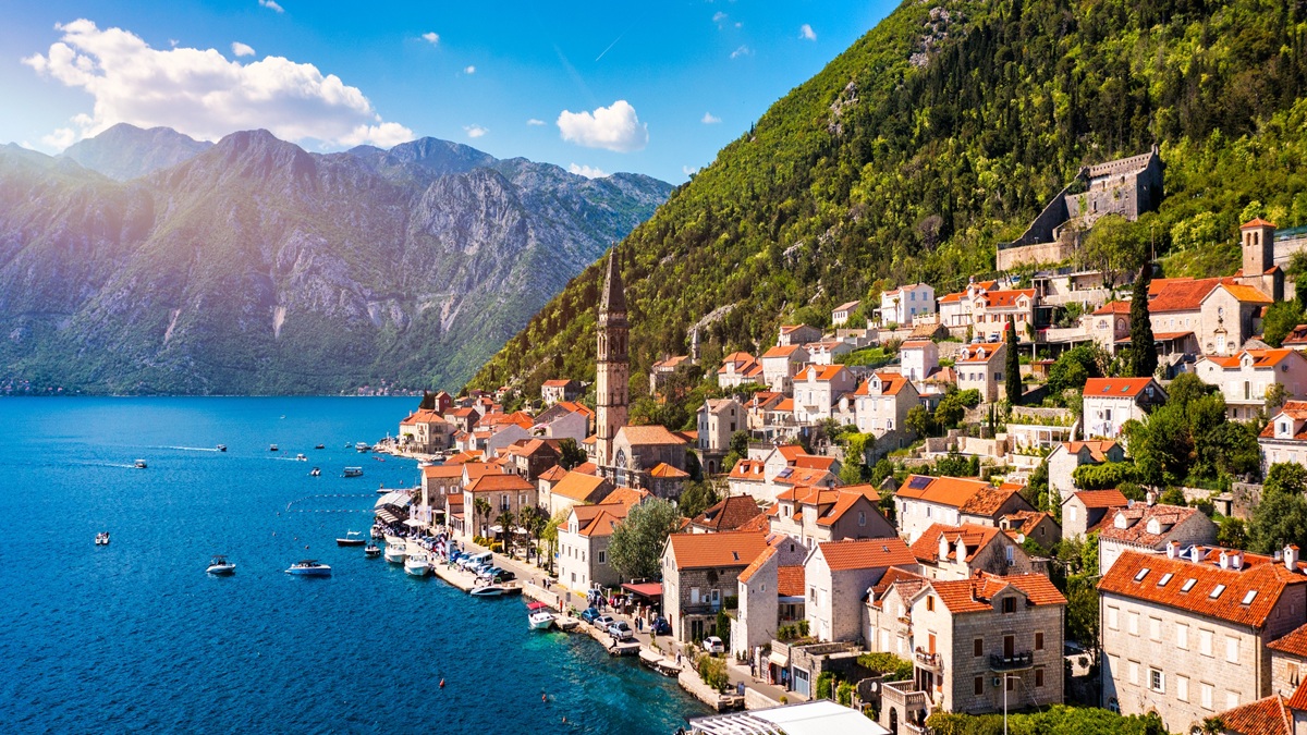 Son yılların gözde tatil rotası Karadağ'ı vize zorunluluğu gelmeden önce keşfetmek istiyorsan doğru yerdesin. Karadağ’ın Avrupa Birliği'ne (AB) katılım süreci nedeniyle Türki...