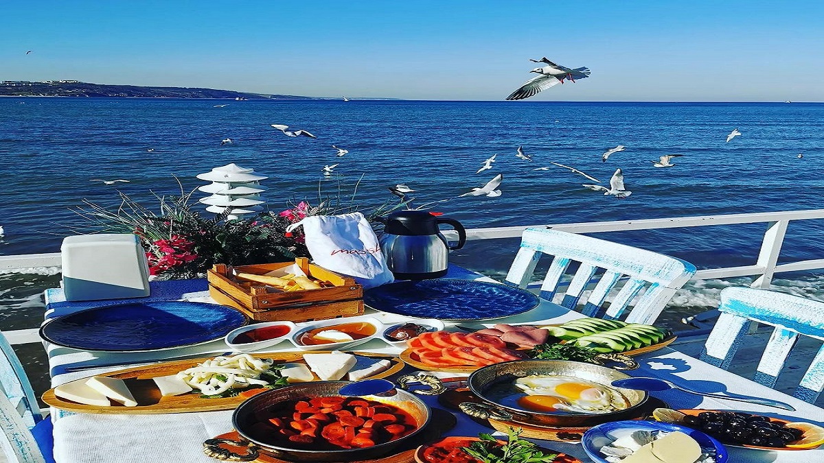 Şile, doğal güzellikleri ve sakin atmosferiyle İstanbul’dan kaçış noktan olmanın ötesinde, zengin kahvaltı seçenekleriyle de öne çıkıyor. Sahil kenarında veya...