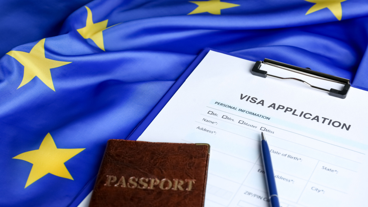 Avrupa Birliği ülkelerine seyahat etmek isteyenlerin almak zorunda kaldıkları Schengen vizesi için 2 Şubat tarihinden itibaren bir dizi değişikliğe gidildi. Yeni kurallarda vize ücreti artarken, temiz...