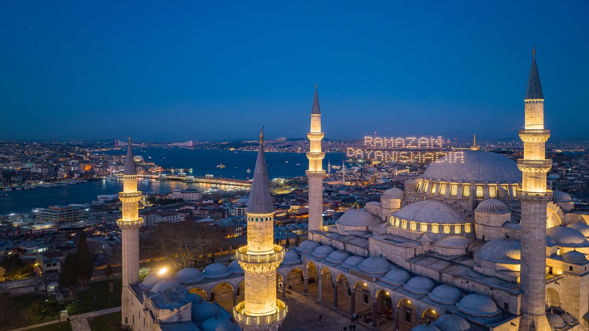 Her yıl sevin&ccedil;le karşılanan ramazan ayı, bu yıl da geldi &ccedil;attı. T&uuml;rkiye&rsquo;nin d&ouml;rt bir yanında başlayan hazırlıklar, her şehirde farklı şekillenirken İstanbul, bir&ccedil;o...