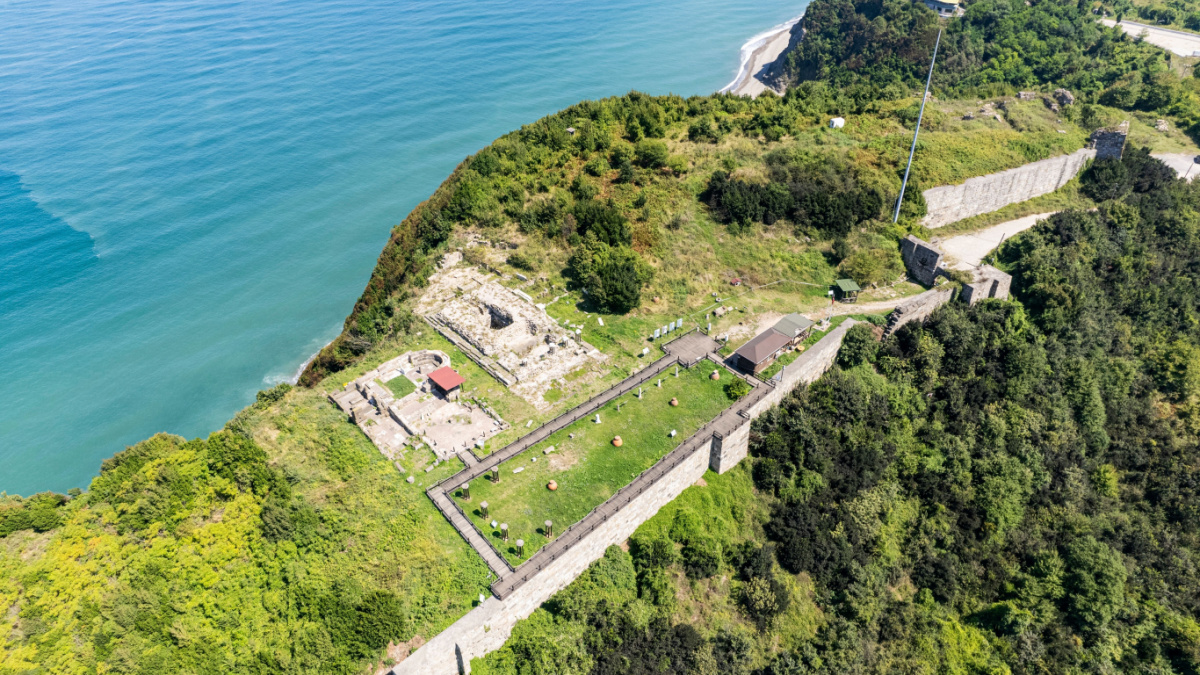 Zonguldak tarihi zenginlikleri, doğal güzellikleri ve eşsiz kültürüyle Türkiye'nin Karadeniz'e kucak açan şehirlerinden birisi. Maden geçmişi ve denizle iç içe olan bu şehir, sadece endüstriyel bir mi...