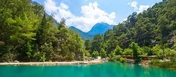 Klasik plajlar yerine doğal havuzlar ve göller