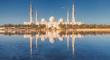 Birleşik Arap Emirlikleri denince birçoğumuzun aklına ilk gelen yer Dubai. Ancak ülkenin başkenti Abu Dabi çöl safarisi gibi macera dolu deneyimler, devasa alışveriş merkezleri, tema parklar, kumsallar ve daha fazlasıyla eğlenceli bir tatil için en az Dubai kadar çekici.