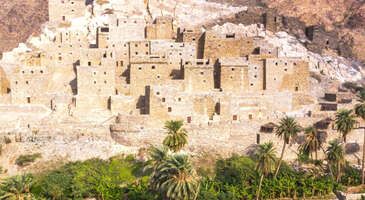 Al-Baha, doğal güzelliklerle ve tarihsel zenginliklerle dolu bir seyahat destinasyonu arayan gezginler için bir cennettir! Eşsiz doğal güzellikleri, tarihi mirasıyla harmanlanan Al-Baha, eski geleneklerini yansıtan bir destinasyondur.