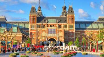 Avrupa’nın en ünlü eğlence başkentlerinden Amsterdam aynı zamanda tam bir müzeler şehri. Kanallarıyla, çılgın geceleriyle ve nefis Hollanda lezzetleriyle ünlü şehrin tadını çıkarırken her yıl binlerce ziyaretçiyi çeken bu müzeleri de atlamayın.