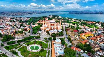 Ramazan ayı, Türkiye genelinde manevî atmosferin yoğun şekilde hissedildiği, huzur ve birlikteliğin daha güçlü yaşandığı bir ay. Bu özel ayda, insanlarda hem tarihî hem de manevî anlamda derin izler bırakan Türkiye’nin dört bir yanındaki şehirler ve mekanlar öne çıkıyor.
