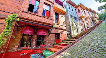 İstanbul&rsquo;a ilk defa geldiysen, Tarih&icirc; Yarımada&rsquo;da Sultanahmet ya da Fatih &ccedil;evresinde konaklıyorsan, senin i&ccedil;in harika bir yarım g&uuml;nl&uuml;k plan hazırladık. Şehrin...