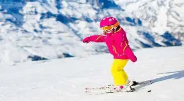 18 Ocak Cuma günü milyonlarca öğrenci sömestir tatiline giriyor. 15 günlük tatil için yeni bir yerlere gitmek, tatil yapmak ya da sevdiklerini ziyaret etmek isteyenler vardır. Öyleyse güzel haber. Sömestir tatili için uçak bileti fiyatları oldukça uygun. Örneğin İstanbul Havalimanı'ndan İzmir, Antalya, Gaziantep, Kayseri, Ankara, Adana ve Trabzon gibi şehirler için 64 TL’den başlayan fiyatlarla uçak bileti satın alabilirsiniz.