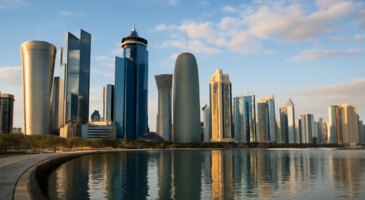 Sıcakkanlı Körfez kenti Doha, gökdelenleri, deniz kıyısındaki beş yıldızlı otelleri, uluslararası mutfak sahnesinde nam salmış birbirinden iddialı Michelin yıldızlı şeflerin imzasını taşıyan restoranları, plajları, yanıbaşında düzenlenen çöl gezileri ve sunduğu lüks tatil olanaklarıyla dünyanın en albenili destinasyonlarına meydan okuyor.