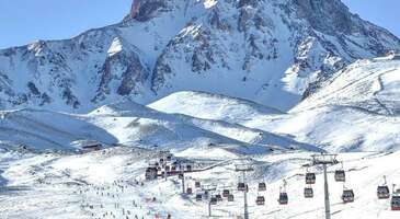 İlk ve orta dereceli okulların yarı yıl tatiline az kaldı. 17 Ocak Cuma g&uuml;n&uuml; başlayacak s&ouml;mestir tatili i&ccedil;in seyahat planlarını yaptın mı? 2 haftalık kısa mola i&ccedil;in bir yerlere gitmek istiyorsan, uygun fiyatlı biletler var. G&ouml;z atmaya ne dersin? 116 TL&rsquo;den başlayan fiyatlarla Antalya Yaz tatilinin g&ouml;zde şehri Antalya, aslında yarıyıl tatili i&ccedil;in de zengin aktivite se&ccedil;enekleri sunuyor. The Land of Legends başlı başına bir ya da birka&ccedil; g&uuml;n &ccedil;ocukların şahane vakit ge&ccedil;irebileceği bir yer. Antalya&rsquo;da ayrıca Akvaryum, Macera Parkı, Dinozor Parkı, Oyuncak M&uuml;zesi, Ters Ev M&uuml;zesi gibi yerler gezilebilir. Antalya i&ccedil;in uygun fiyatlı u&ccedil;ak bileti arıyorsan tıkla&hellip; {flight_search_form_banner} 86 TL&rsquo;den başlayan fiyatlarla Kayseri Kayak tutkunları, Kayseri&rsquo;ye uygun fiyatlı u&ccedil;ak biletleri var. Erciyes&rsquo;in muhteşem karında eğlenceli ve bol aktiviteli bir tatil ge&ccedil;irebilirsin. Hatta fırsatın varsa birka&ccedil; g&uuml;nl&uuml;k Kapadokya gezisiyle de birleştirip k&uuml;lt&uuml;r, eğlence ve macera dolu şahane bir tatil. Konaklama se&ccedil;enekleri i&ccedil;in Erciyes otellerine&nbsp;g&ouml;z atabilirsin. Kayseri u&ccedil;ak biletleri ise bu linkte&hellip; 86 TL'den başlayan fiyatlarla İzmir Uzay ve bilim &ouml;ğretilerine tutkun &ccedil;ocuklar i&ccedil;in &ccedil;ok g&uuml;zel bir kamp var: İzmir Uzay Kampı. 7-18 yaş &ccedil;ocuklar ve gen&ccedil;ler i&ccedil;in uygulamalı uzay bilimleri ve teknoloji eğitimi veriyor. S&ouml;mestir tatili i&ccedil;in de &ouml;zel programlar d&uuml;zenleniyor. Ayrıca İzmir&rsquo;de pek &ccedil;ok &ccedil;ocuk aktivite alanları da bulunuyor. Hatta Efes, Sel&ccedil;uk, Meryem Ana, Şirince gibi tarihi yerleri de gezebilirsin. İzmir u&ccedil;ak biletlerine g&ouml;z atmaya ne dersin? 267 TL&rsquo;den başlayan fiyatlarla Berlin Almanya&rsquo;da akrabaların varsa ya da Berlin, M&uuml;nih, Stuttgart, Frankfurt gibi Alman şehirlerini gezmek istiyorsan, s&ouml;mestir d&ouml;nemine &ccedil;ok uygun u&ccedil;ak biletleri var. SunExpress&rsquo;in Antalya ve İzmir &ccedil;ıkışlı u&ccedil;uşlarının bilet fiyatları 267 TL&rsquo;den başlıyor. Berlin&rsquo;i keşfetmek i&ccedil;in daha iyi bir fiyat bulamazdın. Berlin u&ccedil;ak biletlerine g&ouml;z atabilirsin&hellip; 367 TL'den başlayan fiyatlarla Saraybosna Vizesiz gidebileceğin hem de kayak yapabileceğin bir yurt dışı rotası arıyorsan, Saraybosna&rsquo;yı tercih edebilirsin. Balkanların en &uuml;nl&uuml; kayak merkezlerinden biri olan Bjelasnica ve Jahorina, Bosna Hersek&rsquo;in başkenti Saraybosna&rsquo;da yer alıyor. Kayak dışında Bosna&rsquo;nın &ouml;nemli tarihi ve turistik yerlerini gezebilirsin. Lezzetli b&ouml;rek ve k&ouml;ftesinden yemeden d&ouml;nme. 367 TL&rsquo;den başlayan Saraybosna u&ccedil;ak biletlerine g&ouml;z atmaya ne dersin?