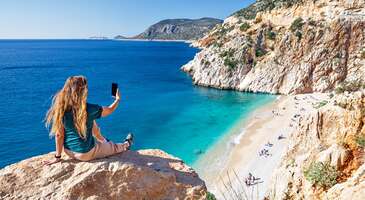 Bu yıl, Ramazan Bayramı 4 Haziran Salı günü başlıyor ve Perşembe günü bitiyor. Arife günü yarım gün, Cuma için de tam gün izin alarak 9 günlük bir tatil yapabiliriz. Yaz mevsiminin ilk günlerinde dinlendirici bir tatil için 9 günden güzel fırsat mı olur hem zaten?