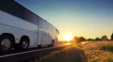 Türkiye’nin popüler turizm rotalarından olan Kuşadası, masmavi denizi, doğal güzellikleri ve hareketli gece hayatı ile her yıl milyonlarca yerli ve yabancı turist ağırlıyor. Kuşadası’na giden ziyaretç...