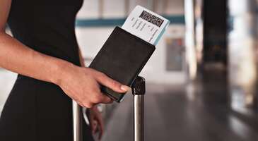 15 Temmuz darbe girişimi sonrası OHAL kapsamında yurtdışı çıkışları için istenen ‘Yurtdışına çıkabilir yazısının artık istenmeyeceği açıklandı. Karar 15 Kasım’dan itibaren uygulamaya konuldu.