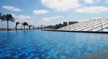 Koleksiyonları, mimarileri ya da tarihteki yerleriyle ün kazanmış kütüphaneler her gezginin görmek istediği yerler arasında. Zaten kim istemez ki bir kütüphanenin raflarında kaybolup tüm dünyayı unutmayı?