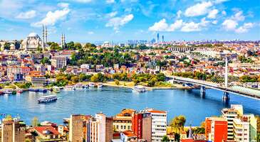 Turizm cenneti Türkiye doğal güzellikleri yanında tarihî ve kültürel zenginliği ile her yıl milyonlarca ziyaretçi ağırlıyor. Tarih boyunca çok sayıda medeniyete ev sahipliği yaptığı için birçok önemli turizm durağı bulunuyor. Gastronomiden mimariye sanattan eğlenceye birçok alanda adını tüm dünyaya duyuran Türkiye, TÜRSAB verilerine göre 2023 yılında 56 milyon 693 bin kişi tarafından ziyaret edildi.