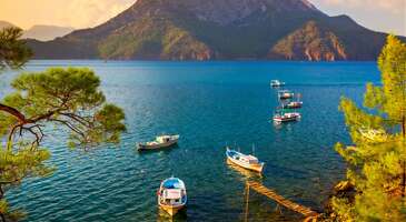 Sıcak yaz günleri yaklaşırken tatil planları da gitgide hızlanıyor. Henüz kavurucu sıcaklar gelmeden, uçak bileti ve otel fiyatları iyice yükselmeden tatilinizi planlamak için harekete geçin. Yazın tatil yerleri kalabalıkla dolup taşarken bu yaz görebileceğiniz 7 sakin ve huzurlu rotaya mutlaka bir göz gezdirin.