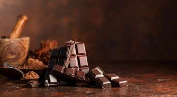 Çikolata birçoğumuz için en dayanılmaz yiyeceklerden biri. Bir parça, bir parça daha derken koca çikolata kalıbını bitirebiliriz. Peki, insana mutluluk ve enerji veren çikolatanın en güzel hangi çikolatacılarda yapıldığını hiç merak ettin mi? İşte 7 Temmuz Dünya Çikolata Günü’ne özel Avrupa'nın en meşhur çikolatacıları.