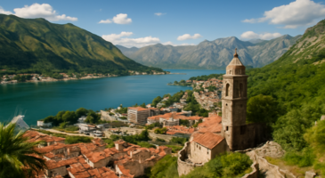 Yaz sıcakları ve en önemlisi kalabalıkları bastırmadan Mayıs’ta şöyle sakin sakin bir tatil yapıp sezonu açmak lazım. Mayıs ayı hem daha uygun fiyatlı bir tatil fırsatı sunduğundan hem de sıcaklık konusunda ideal olduğundan dolayı birçok insan özellikle bu ay tatile çıkmayı tercih ediyor. Baharın tüm güzelliğiyle tatilcileri mutlu etmek için gereken atmosferi sunduğu bu ayda gidebileceğiniz yerlerse şöyle…