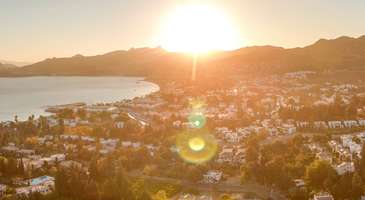 Bodrum’da gidebileceğin beldeler arasından en sakin ve merkezi beldeyi arıyorsan Bodrum Ortakent tam sana göre. İşte Ortakent’e gitmek için 8 sebep.