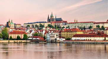 Özellikle Avrupa ülkelerine yapılacak yurt dışı seyahatlerinin biraz masraflı olacağını düşünenlerden misin sen de? Aslında, Euro kullanılmadığı için bütçeni zorlamayacak Avrupa ülkeleri de var! Eğer yakınlarda güzel bir yurt dışı seyahatine çıkmak istiyorsan fakat henüz gideceğin rotaya karar veremediysen bugün hazırladığım içerikte senin için Euro kullanmadan gezebileceğin ve farklı deneyimlerle dolu Avrupa başkentlerine yer verdim.