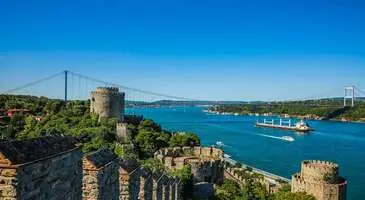 Netflix’in İstanbul’un Fethi’ni anlatacak yeni Türk dizisi Ottoman Rising’de, Fatih Sultan Mehmet’in yaşadığı Edirne Sarayı’ndan Rumeli Hisarı’na kadar önemli tarihi yapıları görebiliriz.