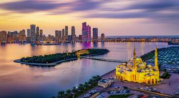 Şarika (Sharjah), Birleşik Arap Emirlikleri’nin kültürel ve tarihî zenginlikleriyle öne çıkan önemli bir şehri. UNESCO tarafından "Arap Dünyasının Kültür Başkenti" ünvanına layık görülen Şarika, modern mimari ile geleneksel Arap mirasını bir araya getirerek keyifli bir gezi deneyimi sunuyor.