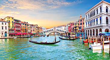 Bir şehri her zaman daha güzel yapan bir şey varsa o da tam ortasından geçen bir nehir veya sokaklarını bölen tarihi kanallardır. Üstelik dünyada öyle yerler var ki su yollarının oluşturduğu nefes kesen manzaralarla ziyaret eden herkesi hayran bırakıyor. Su yollarıyla gezginlerin başını döndüren bu rotalar arasında Türkiye'den hangi şehir var dersiniz?