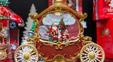 Türkiye’nin birçok noktası aralık ayıyla beraber ışıl ışıl hale bürünüyor. Bunda en büyük pay ise kuşkusuz yeni yılın gelişi. Başta İstanbul olmak üzere birçok ilde yeni yıla özel tematik menüler hazırlanırken, dekorasyonlar da buna göre şekil alıyor. Ve elbette yılbaşı pazarları yılbaşı döneminin en ilgi gören etkinliği oluyor.