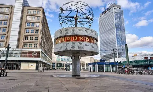 Alexanderplatz Dünya Saatı