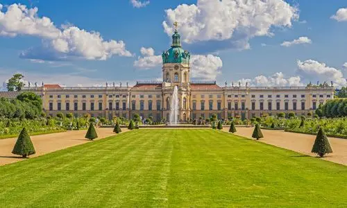 Charlottenburg Sarayı