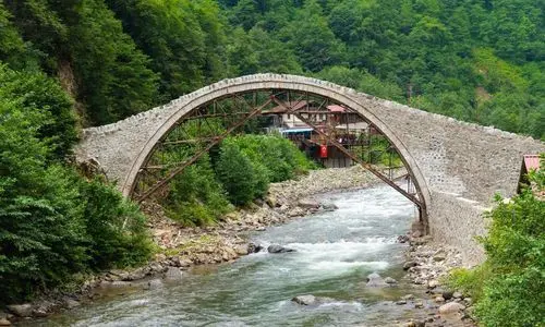 Fırtına Fırtına Stream قسم من مدينة فيرتينا، إحدى أهم مدن البحر الأسود.
