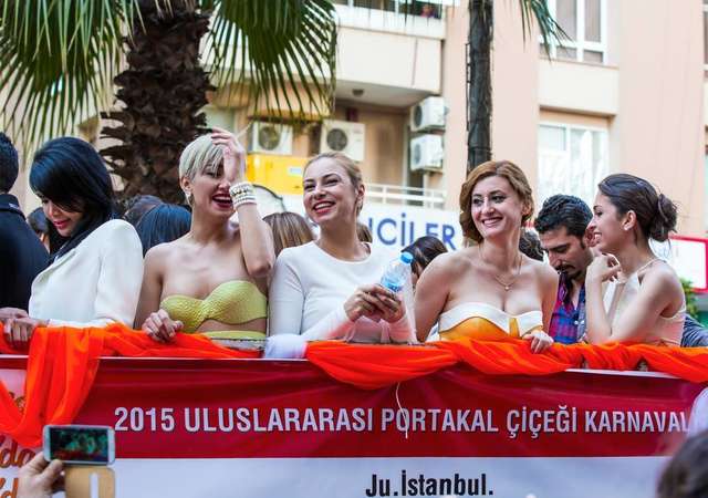 Adana ve Alaçatı'da festival zamanı