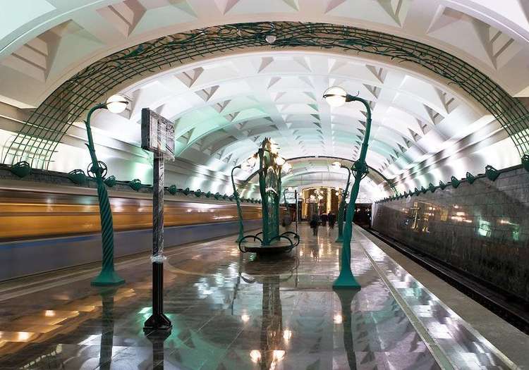 Moskova metro istasyonu Semenovskaya 10