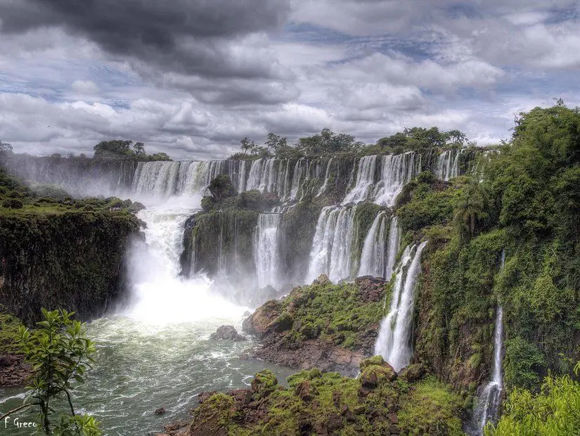 Iguazu Şelaleleri, Brezilya ve Arjantin arasında