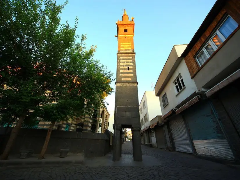 4 ayaklı minare