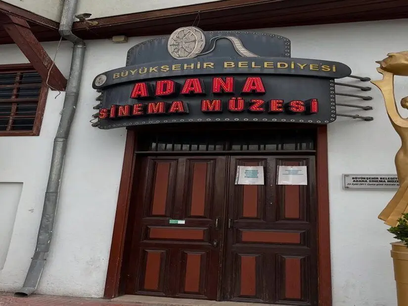 Adana Sinema Müzesi girişi
