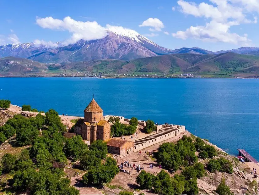 Akdamar Adası ve Kilisesi görünümü