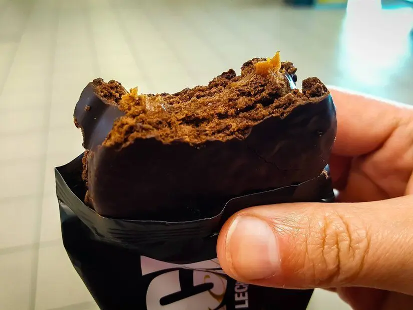 Alfajores (Uruguay usulü sandviç kurabiyeleri)