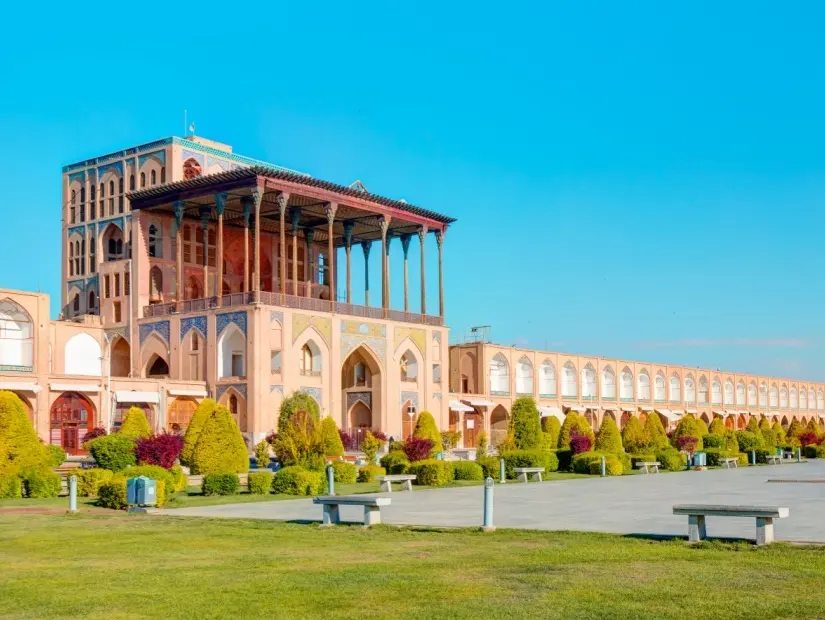  Âli Kapı Sarayı açık günde görünümü