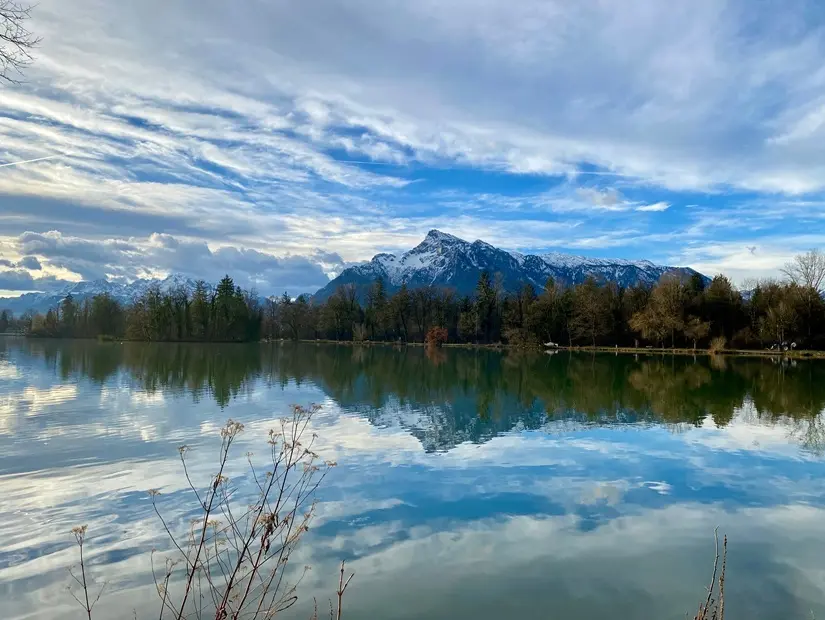 Untersberg Dağı, Avusturya'nın Salzburg kentindeki Leopoldskroner Weiher'e yansıyor