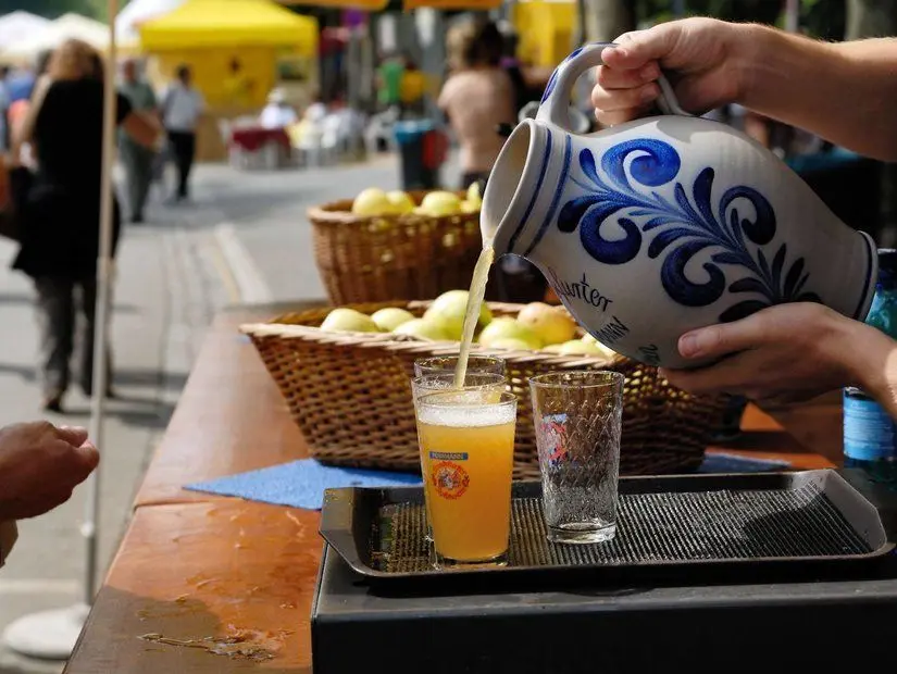 Apfelwein (Ebbelwoi)