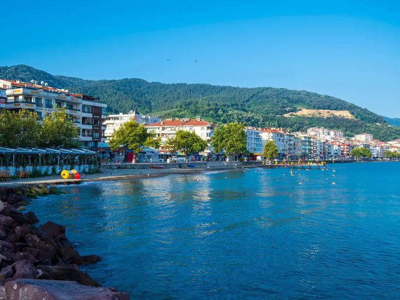 armutlu plajı görünümü