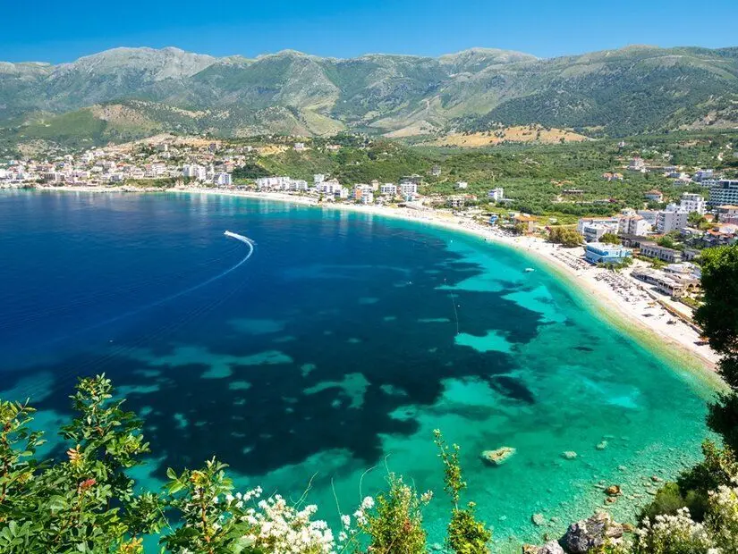 Arnavutluk rivierası, Arnavutluk üzerinde Himare üzerinde güzel bir görünüm