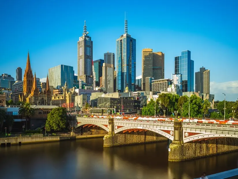 Avustralya'nın Victoria eyaletinde bulunan Melbourne şehir merkezi iş bölgesinin silüeti