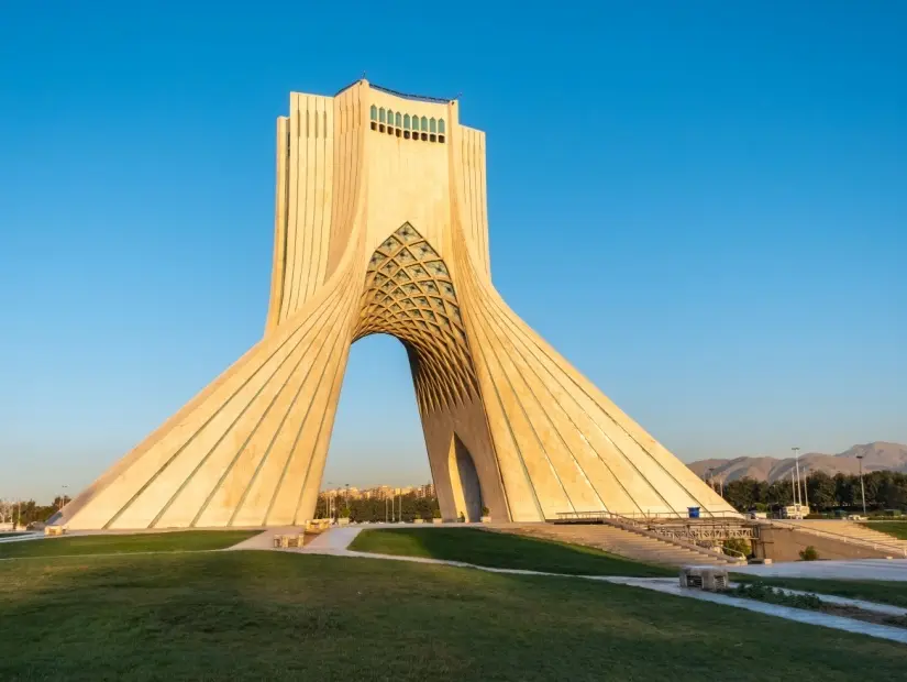 Azadi Kulesi - Tahran görünümü